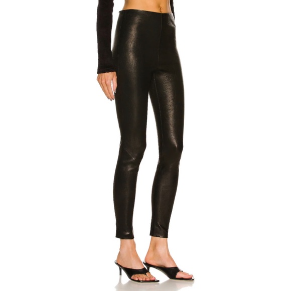 FRAME Leather Leggings in Noir pants - Picture 2 of 9